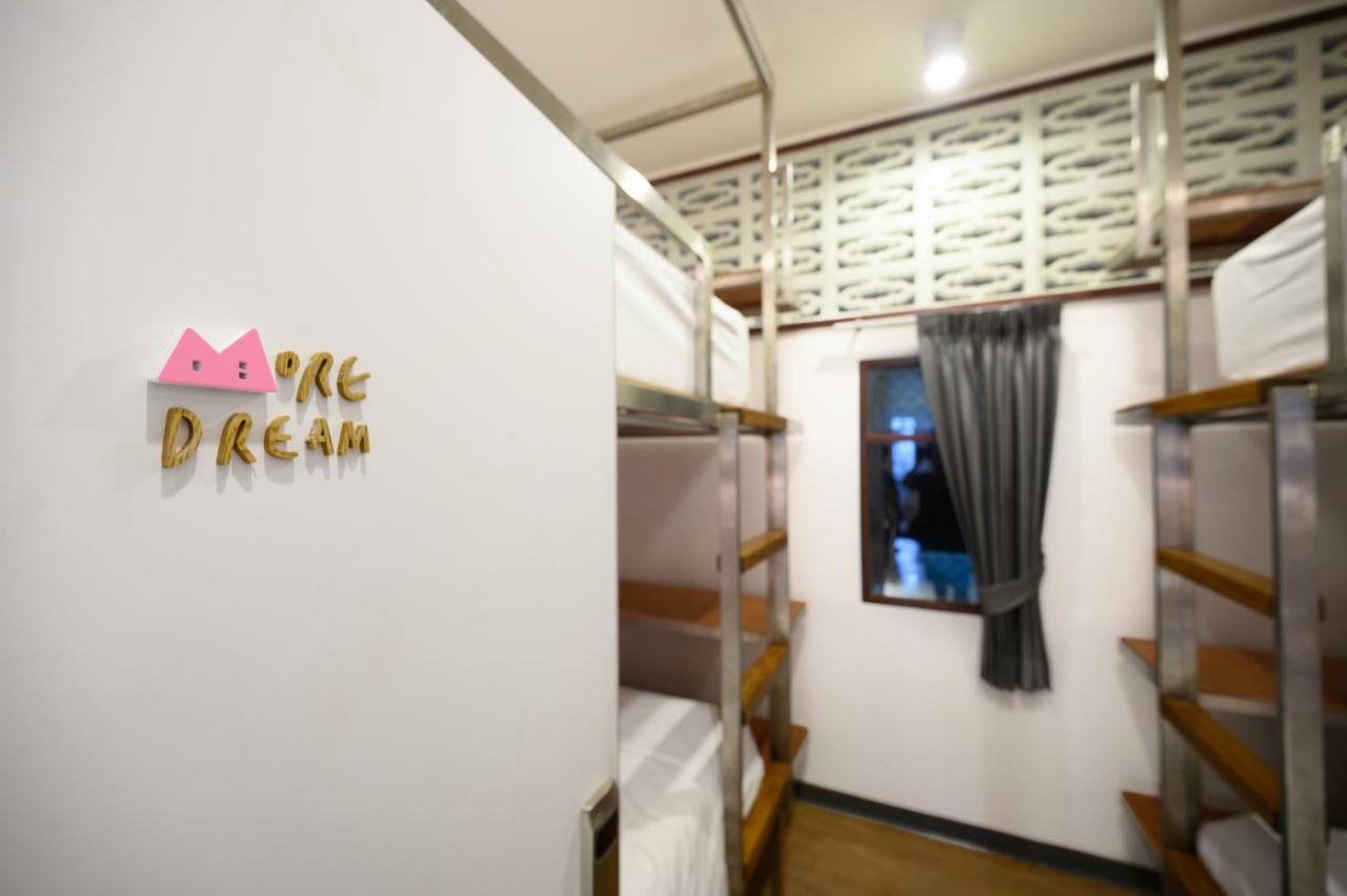 Rest Is More Hostel Бангкок Экстерьер фото